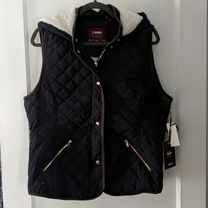 Hooded lined quilted vest with zipper and snaps